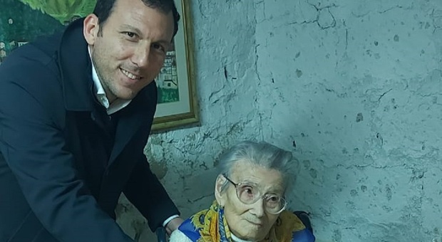 Nonna Maria con il sindaco di Nocera Superiore, Giovanni Maria Cuofano