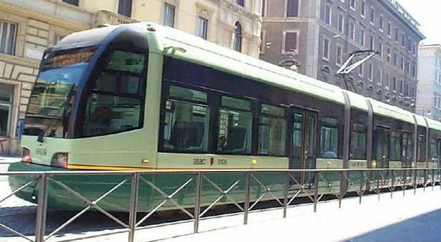 «Tram e metro senza assicurazione»: L'sos dei sindacati: «Niente copertura» L'Atac: «Falsità, sono tutti assicurati»