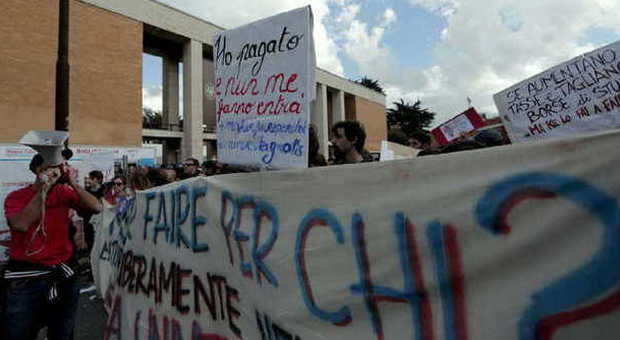 Maker Faire, gli studenti protestano davanti alla Sapienza, quattro giovani arrestati