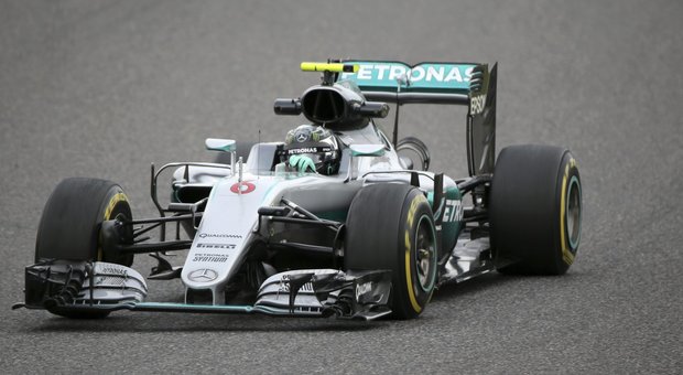 Suzuka, Rosberg domina le libere, alle sue spalle Hamilton e Raikkonen