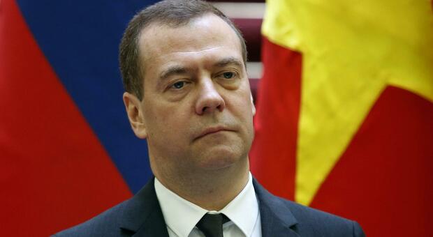 Medvedev boccia i leader Ue: «Politici in declino: Draghi non è Berlusconi»