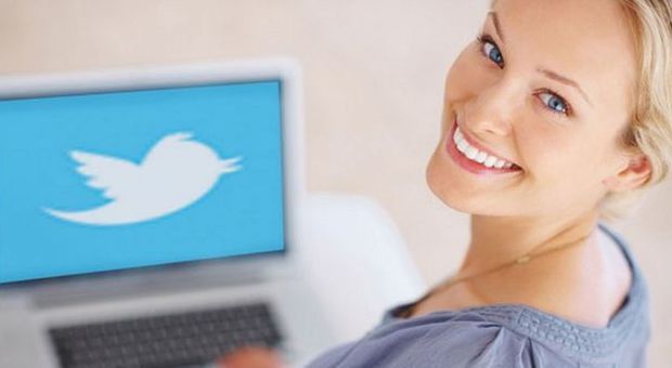 Social, le donne che usano Twitter ​sono meno stressate
