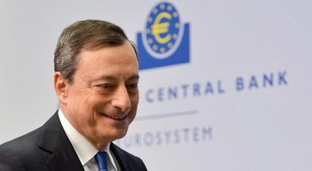 Draghi lancia l'acquisto di titoli della Bce per 60 mld/mese. Piazza Affari esulta e sale del 2,8%: spread crolla a 107