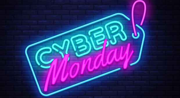 Oggi si celebra il Cyber Monday: via al super shopping tecnologico. Sconti eccezionali su smartphone, tablet, tv. Come funziona