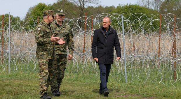 Polonia e Bielorussia, cosa sta accadendo? Tusk annuncia nuove fortificazioni lungo i 400 km di confine
