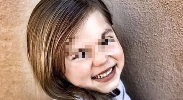 Bambina di 6 anni rapita fuori scuola e ritrovata sul ciglio della strada: è la figlia del pilota Wynand de Jager