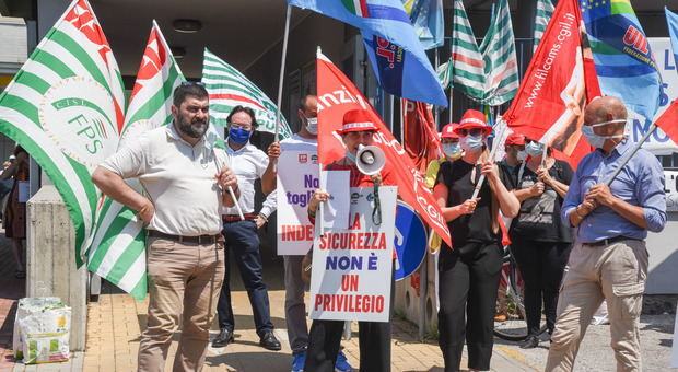 Ospedale Sant'Antonio, protesta e flash mob: «Non impoverite i servizi»