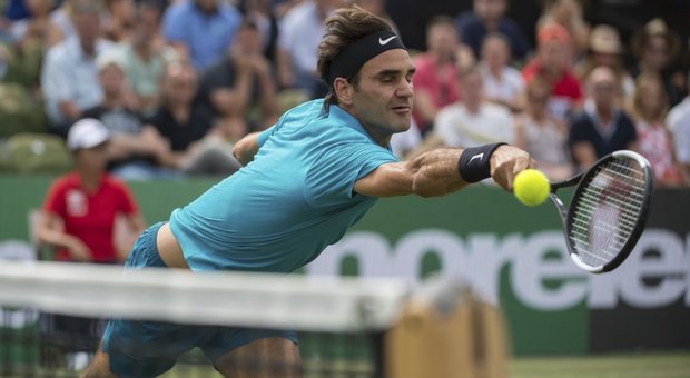 Stoccarda, Federer va in finale e torna n.1 del mondo: domani sfida Raonic