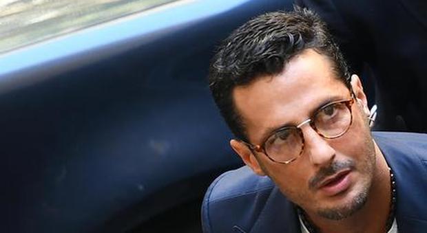 Fabrizio Corona trasferito dal carcere a un istituto di cura, le relazioni psichiatriche: «Non regge più la prigione»