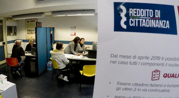 Reddito di cittadinanza: «In Campania 4.625 hanno già trovato lavoro»