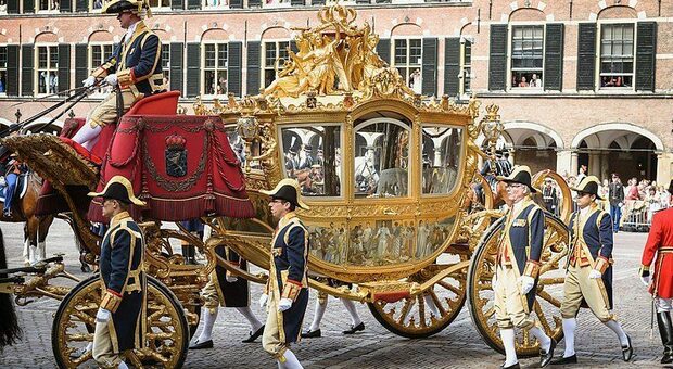 Il dipinto “Tributo dalle colonie” sulla fiancata della Golden Coach della famiglia reale olandese