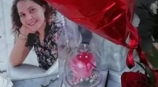 Morta a 20 anni per un tumore al cervello: bocciolo di una rosa rubato (per ben due volte) dalla tomba di Nicole Mattiolo