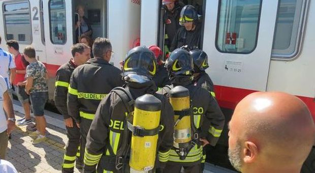 Ancona, incendio su un Frecciabianca panico a bordo, soccorsa una persona