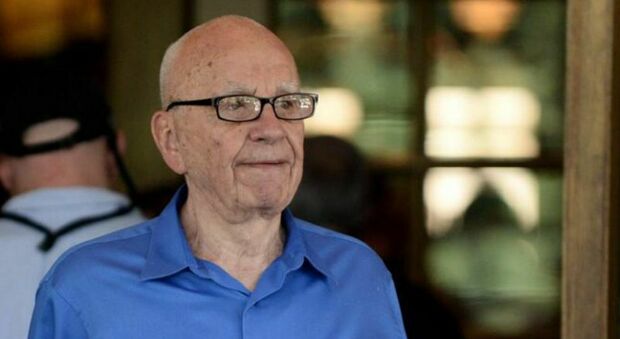 Rupert Murdoch si sposa per la quinta volta a 92 anni: chi è la fidanzata (di 25 anni più giovane): «Per me le cose materiali non contano»