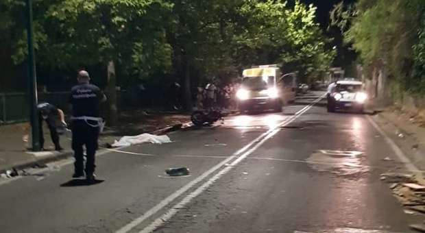 Incidente a Fuorigrotta, muore a 21enne nello scontro frontale in scooter