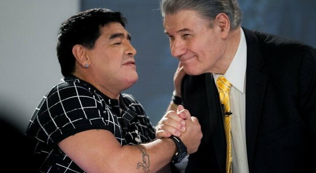 Maradona, in ospedale anche Morales: commentò il «gol del secolo» di Diego