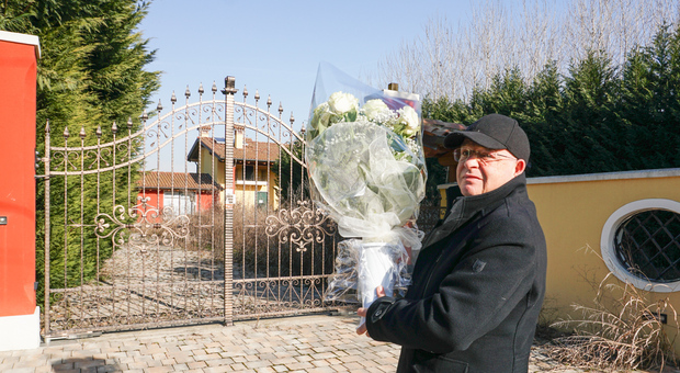 Paolo Noventa, davanti alla villa dove è stata uccisa la sorella