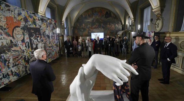 "Bridging Borders", la Camera dei Deputati accoglie la mostra dell’artista Nello Petrucci con un messaggio di pace