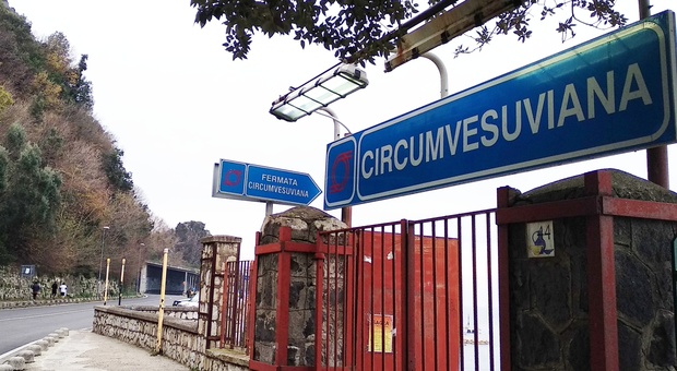Circumvesuviana, manca il personale: cancellate 18 corse, disagi per turisti