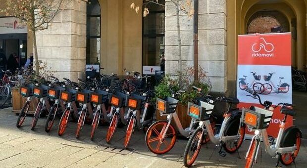 Bici elettriche e "muscolari", la città aumenta la dotazione: per le e-bike 1550 nuovi utenti in due mesi. Le tariffe
