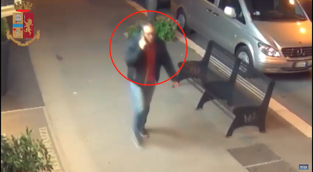 Molestò sessualmente una ragazza, la polizia diffonde le immagini: «Conoscete quest'uomo?» VIDEO
