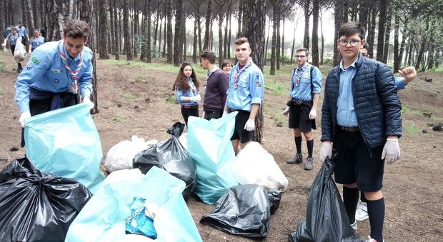 Pulizia post Pasquetta sul Vesuvio: 200 sacconi di rifiuti raccolti dai volontarii