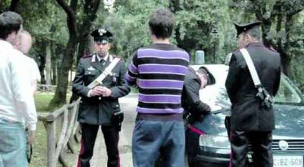 Pugni da ko ai passanti a Frascati, arrestato ventenne che colpiva all'improvviso