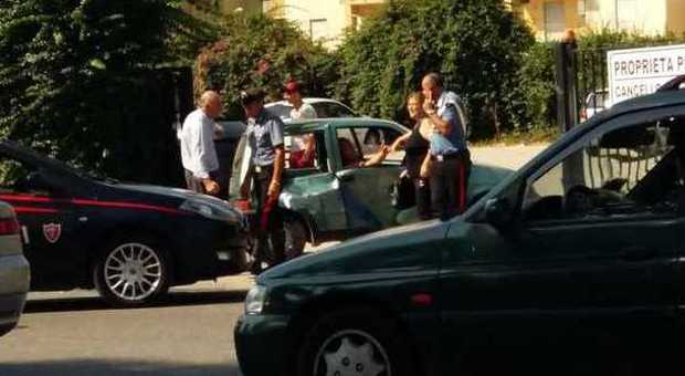 Scontro tra auto e scooter sul Vialone: i carabinieri scoprono che il ferito era un rapinatore