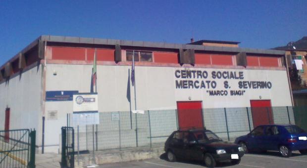Crolla tetto del liceo a San Severino, 700 alunni in sciopero dopo lo choc