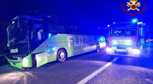 Incidente Flixbus, l'ultimo schianto solo 2 giorni fa sull'A1: tutti i precedenti