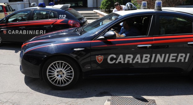 Distrugge casa dei genitori, picchia la madre e aggredisce i carabinieri: a Forano arrestato un 46enne con precedenti penali