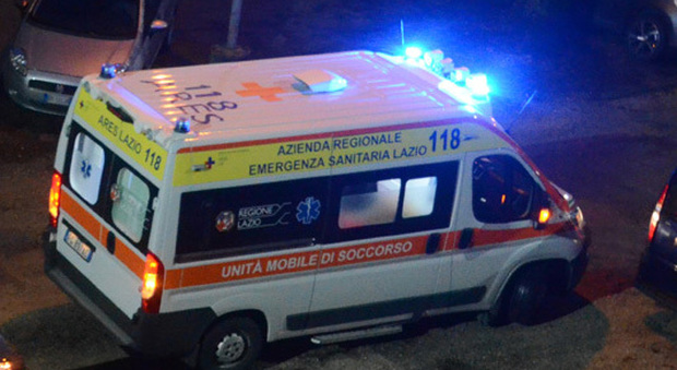 Cede il cric che sollevava il furgone, 41enne muore schiacciato vicino Roma