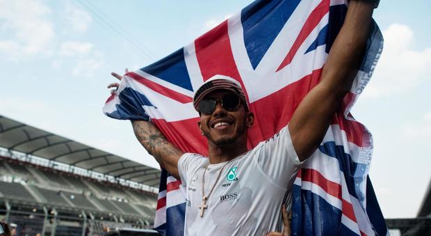 Lewis Hamilton nei guai: scandalo Paradise Papers, i conti offshore del campione di F1
