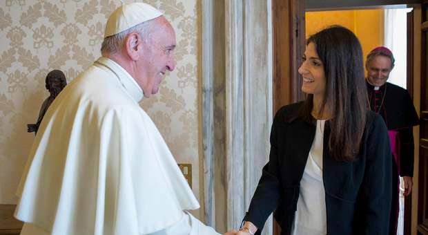 Gli incontri segreti della sindaca Raggi con Papa Francesco