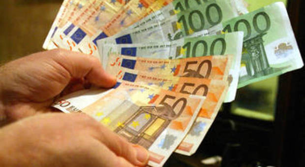 3900 euro in contanti e assegni: due denunciati in penisola sorrentina