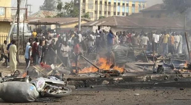Nigeria, 5 donne kamikaze si fanno esplodere in un mercato: 13 morti e 28 feriti