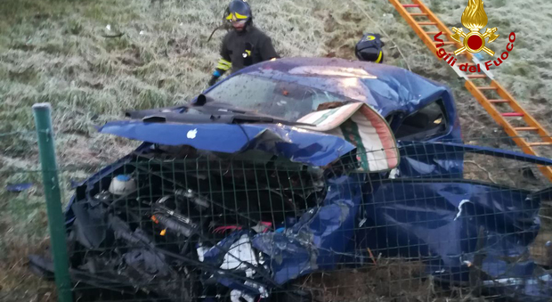 L'auto distrutta dopo l'incidente di stamane in A4