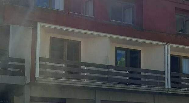Incendio in un appartamento del residence Garden al Terminillo, provvidenziale intervento dei carabinieri