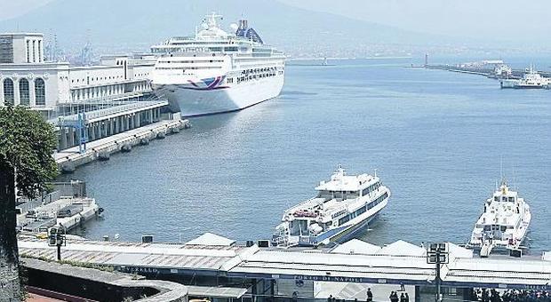 «Traghetti al molo Beverello», pressing sull'Autorità portuale