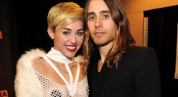 Miley Cyrus e Jared Leto (nydailynews.com)