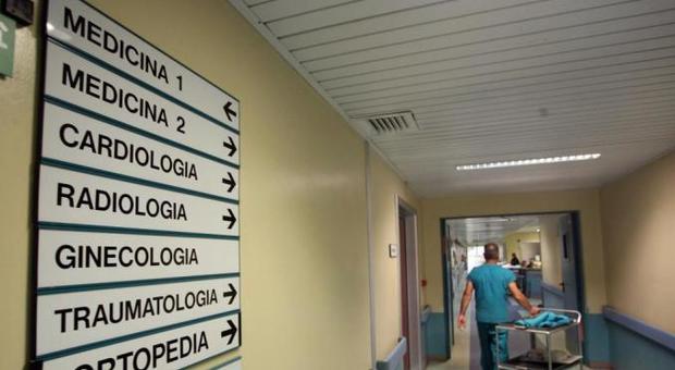 Ospedali, è allarme: «In corsia mancano medici specializzati»