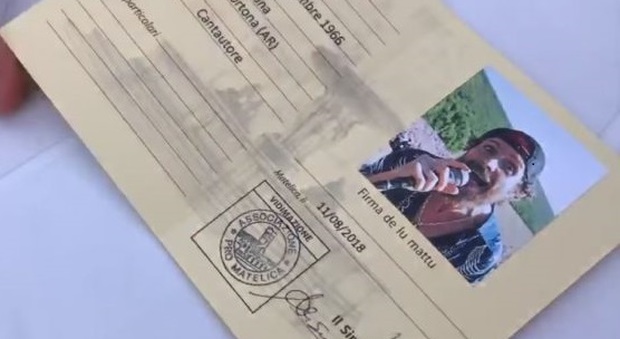 Matelica, la "patente de mattu" a Jovanotti: «Verrò presto a ritirarla»