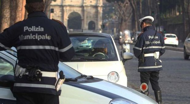 Roma, smog: domenica stop ad auto e moto inquinanti nella fascia verde