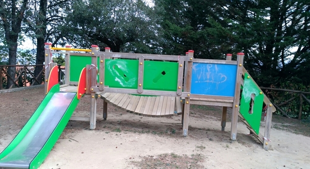 Telese: vandali all'attacco delle giostrine per bambini