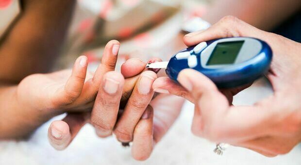 Diabete e Covid: «Conseguenze 5 volte più gravi per chi contrae il virus, subito la terza dose»