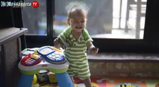 I sorrisi dei bambini quanto torna il papà, il video virale su Youtube