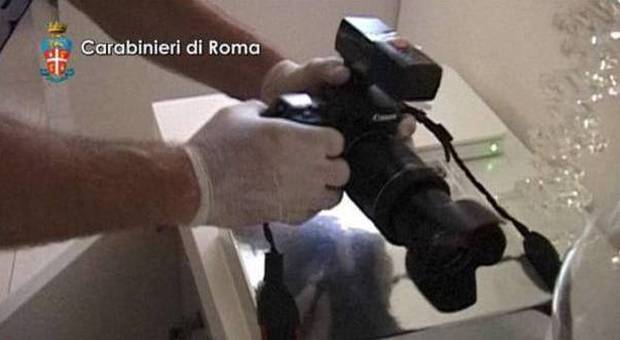Il fotografo arrestato a Roma: "Organizzò incontro tra una 18enne e un uomo facoltoso"