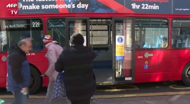Londra, incidente tra due bus muore