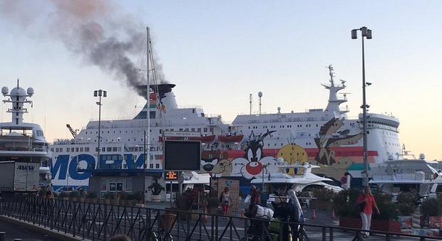 Nave Moby va a fuoco, ancora paura a Nizza: "Solo un incidente"