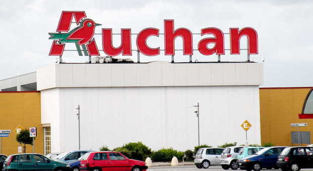 Campania, moglie e marito rubano all'Auchan con borsa di alluminio